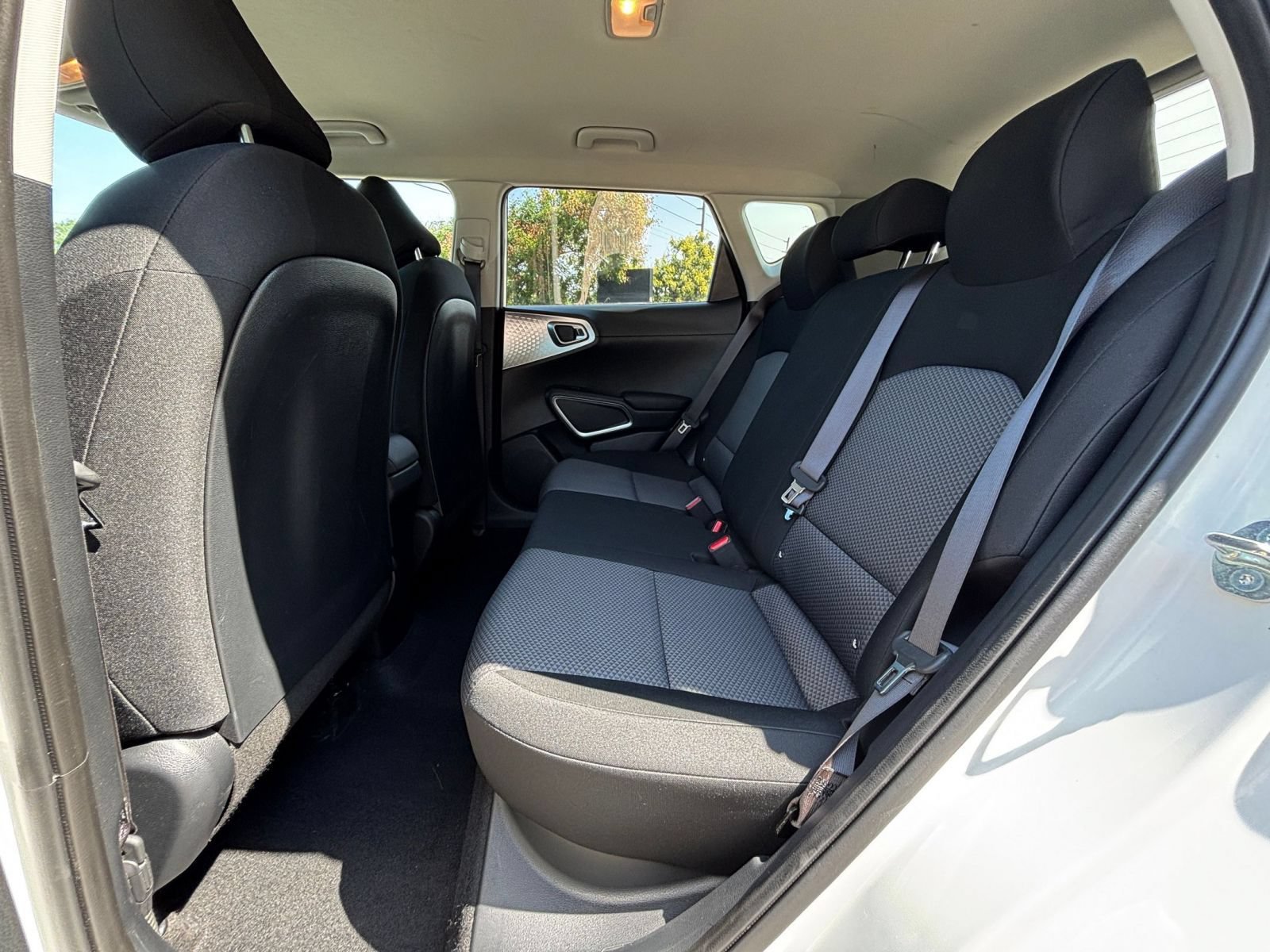 Used 2025 Kia Soul LX w/ LX Technology Package FWD image 21