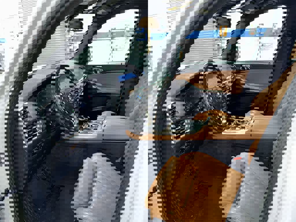 Used 2022 BMW X5 xDrive45e w/ Climate Comfort Package image 32