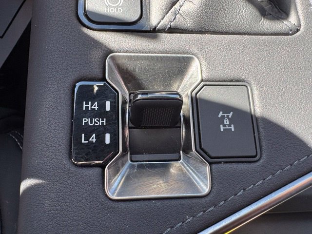 Used 2025 Lexus GX 550 w/ Accessory Package (2T) AWD/4WD image 36