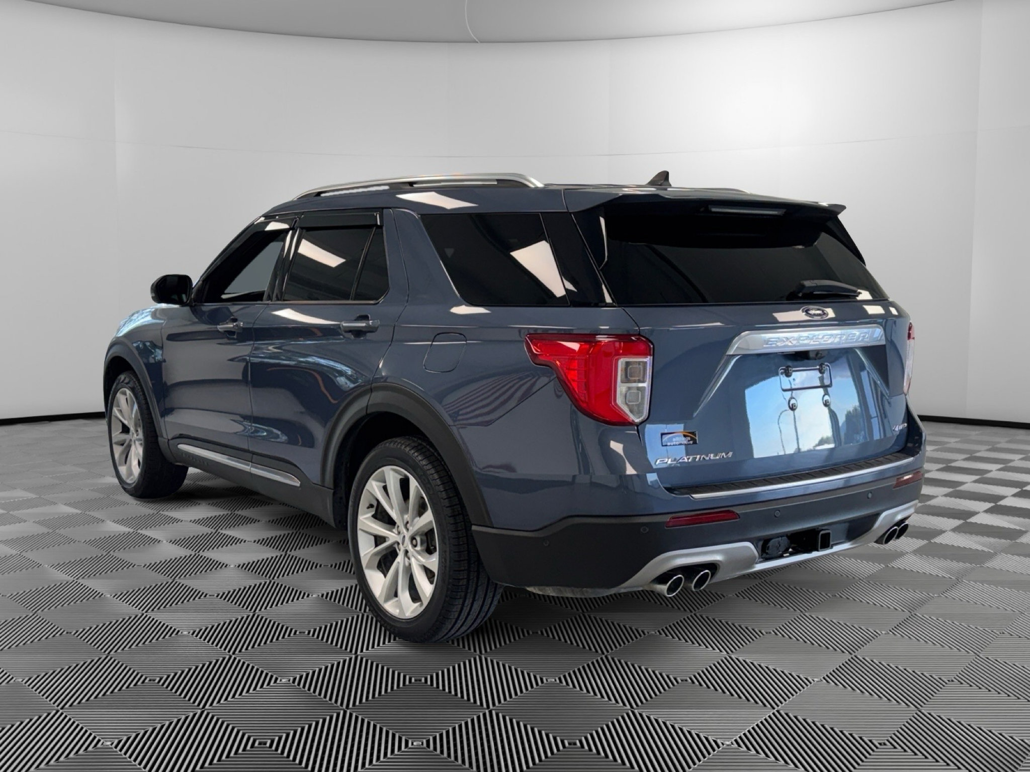 Used 2021 Ford Explorer Platinum w/ Equipment Group 601A AWD/4WD image 6