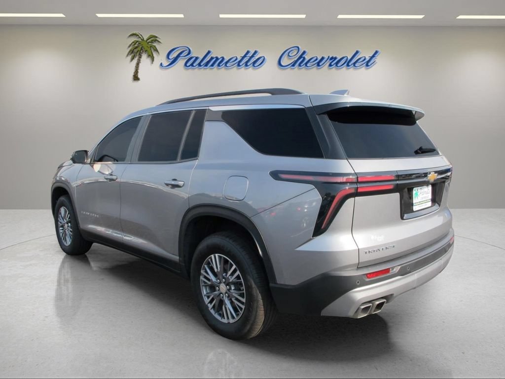 Used 2025 Chevrolet Traverse LT w/ Driver Confidence Package FWD image 4