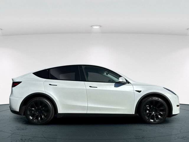 Used 2023 Tesla Model Y AWD image 7