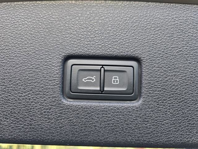 Used 2024 Audi Q8 Prestige image 15