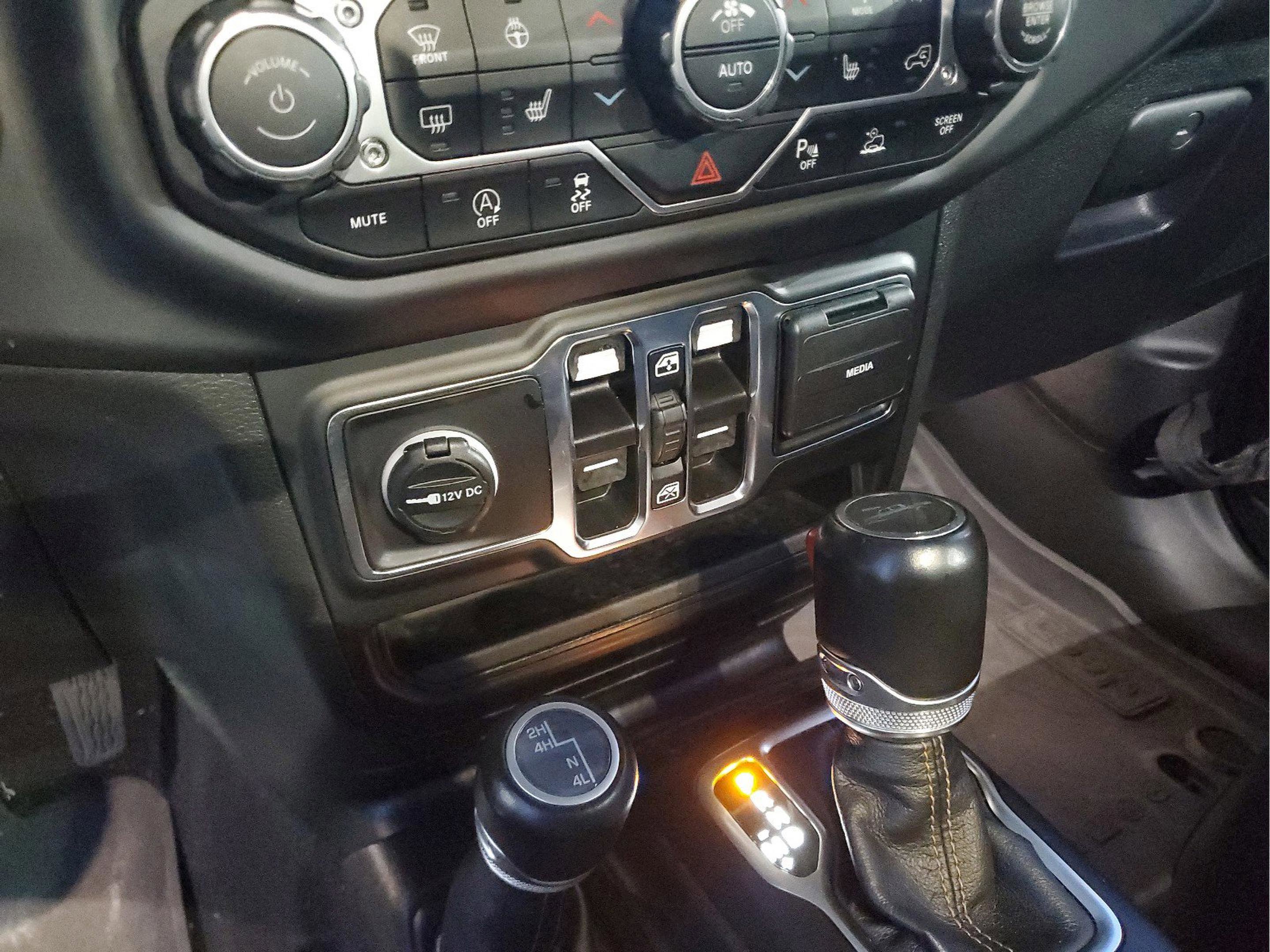 Used 2023 Jeep Gladiator Overland AWD/4WD image 19