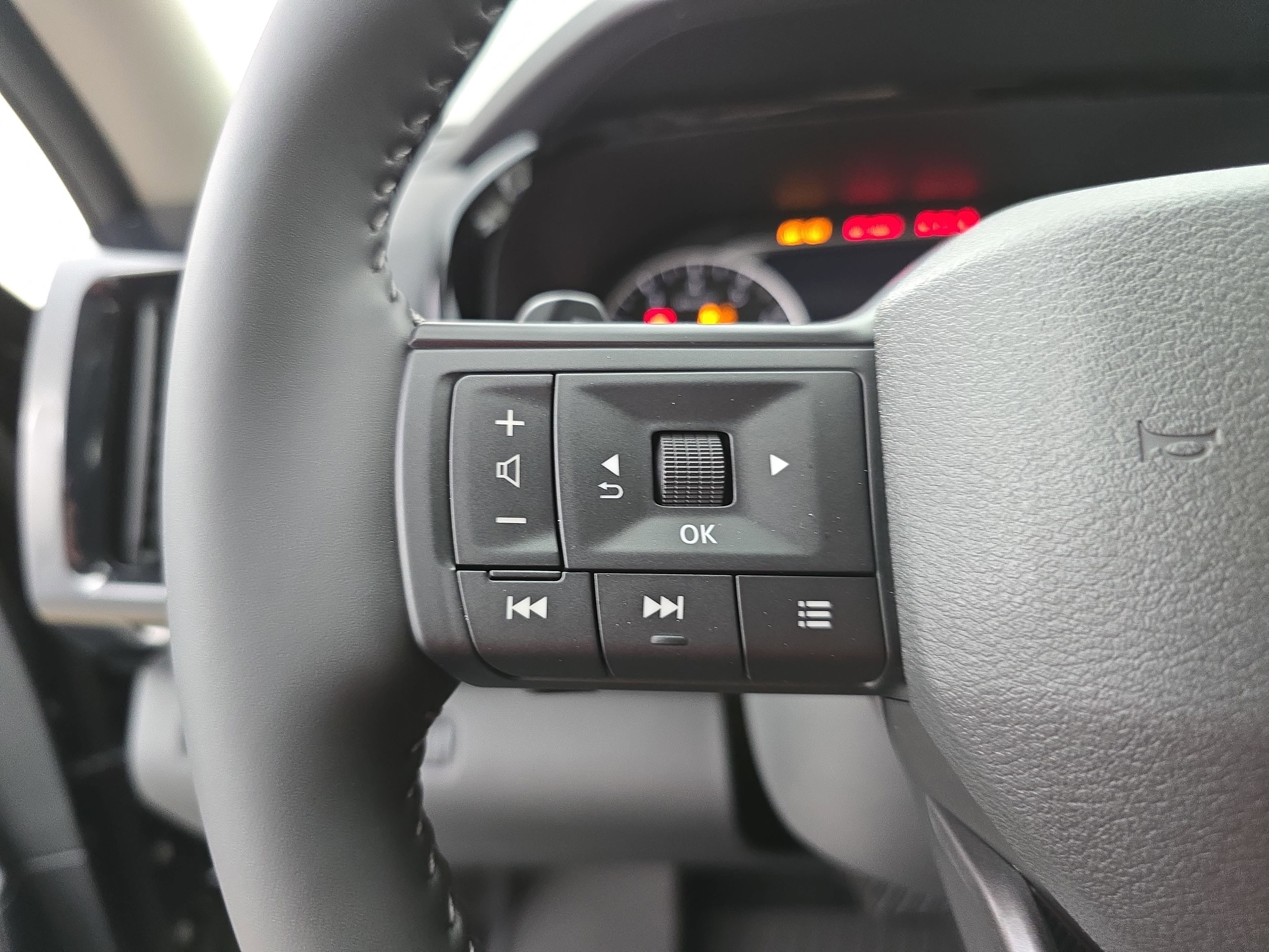 New 2026 Nissan Pathfinder SV AWD/4WD image 18