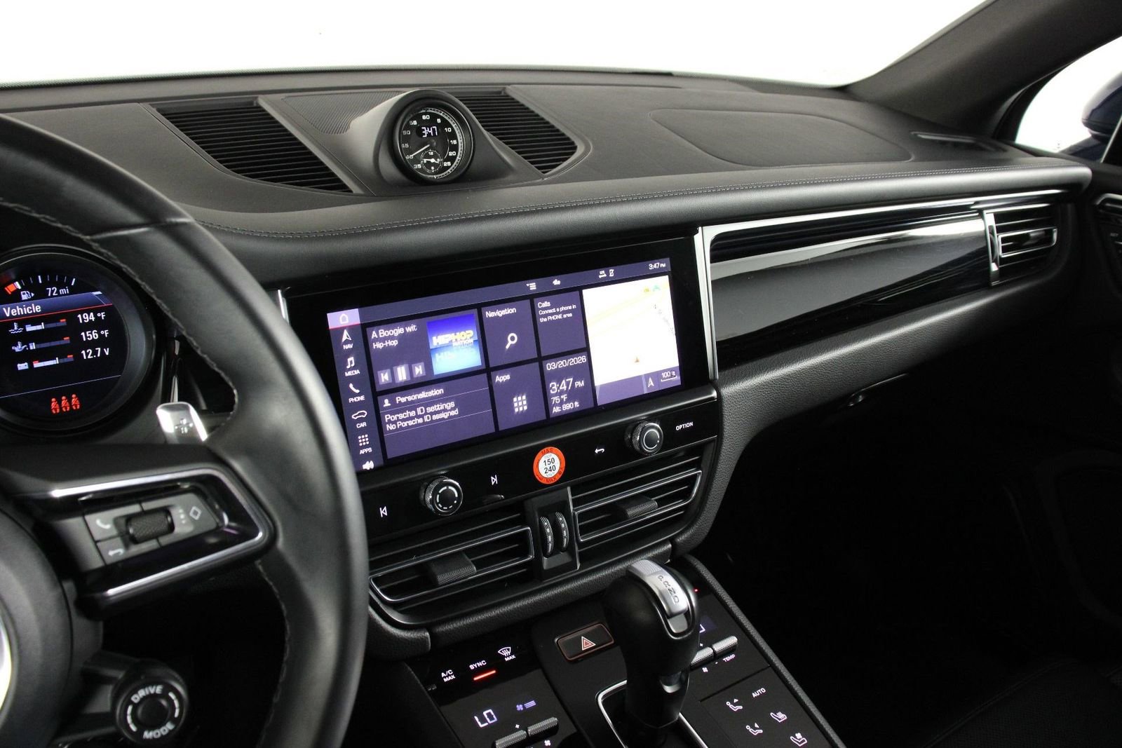 Certified 2023 Porsche Macan image 13