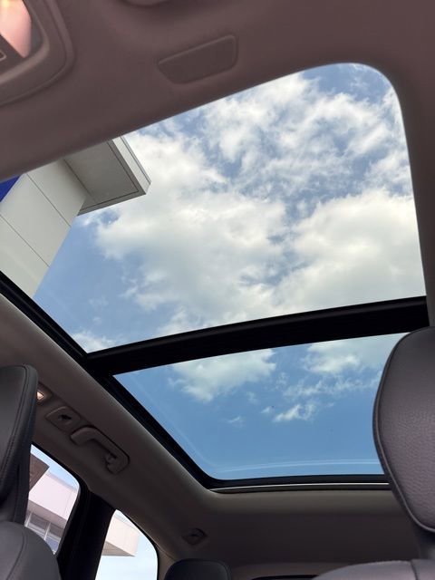 Used 2025 Volvo XC60 B5 Plus AWD/4WD image 21