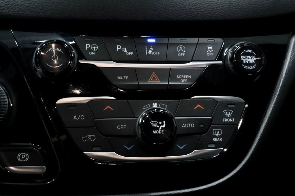 Used 2020 Chrysler Pacifica Touring-L w/ Advanced Safetytec Group image 32