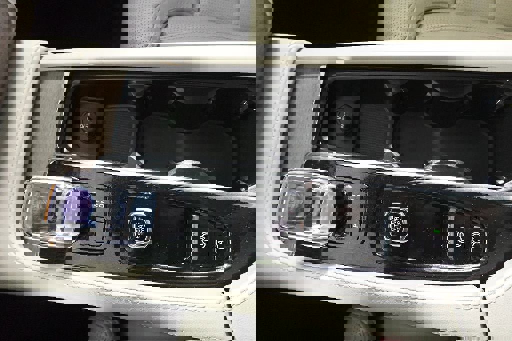 Used 2023 Volvo XC90 B6 Ultimate w/ Protection Package Premier image 21