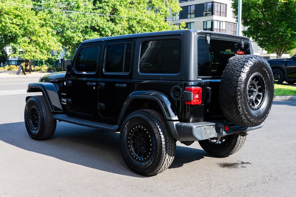 Used 2018 Jeep Wrangler Unlimited Sahara w/ Uconnect 4C Nav & Sound Group AWD/4WD image 4