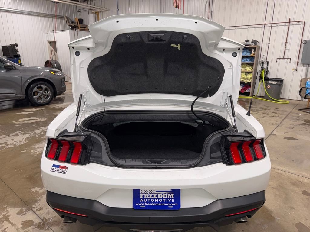 Used 2024 Ford Mustang Convertible image 13