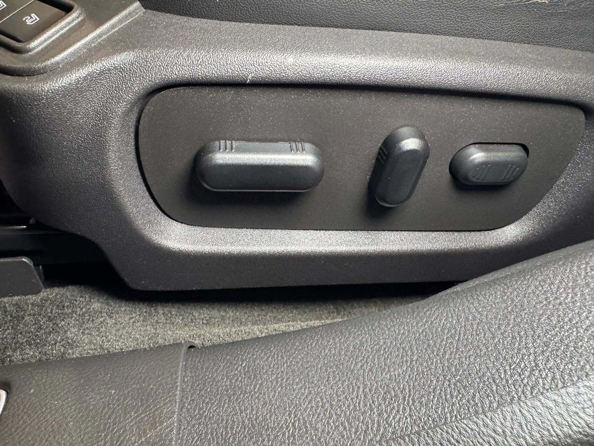 Used 2013 Ford Taurus SHO image 12