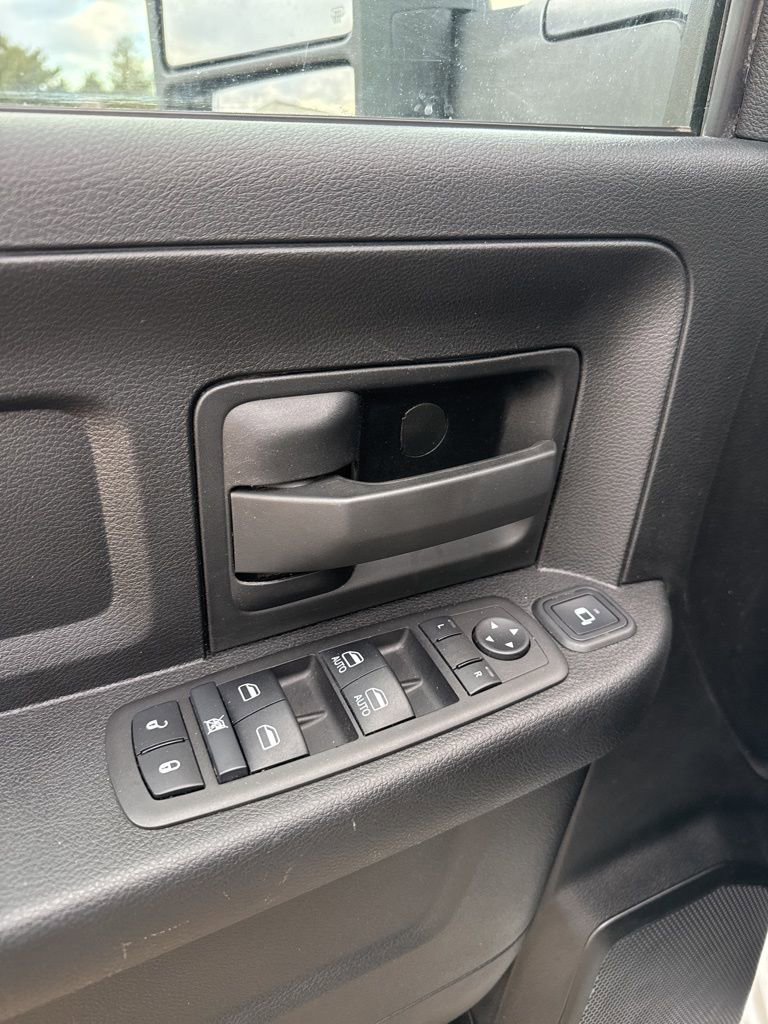 Used 2024 RAM 3500 Tradesman w/ Chrome Appearance Group image 11