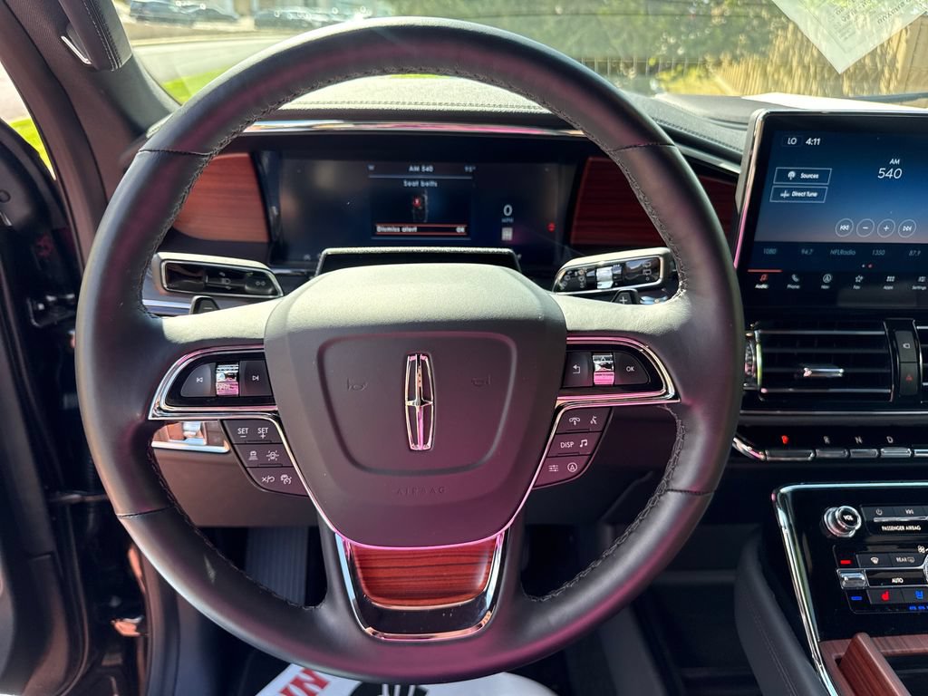 Used 2024 Lincoln Navigator Premiere AWD/4WD image 16