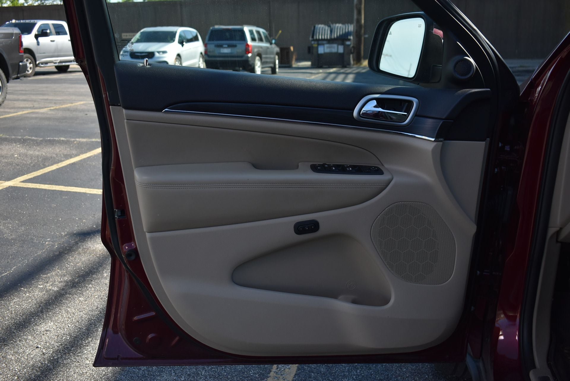 Used 2019 Jeep Grand Cherokee Limited w/ Luxury Group II AWD/4WD image 12