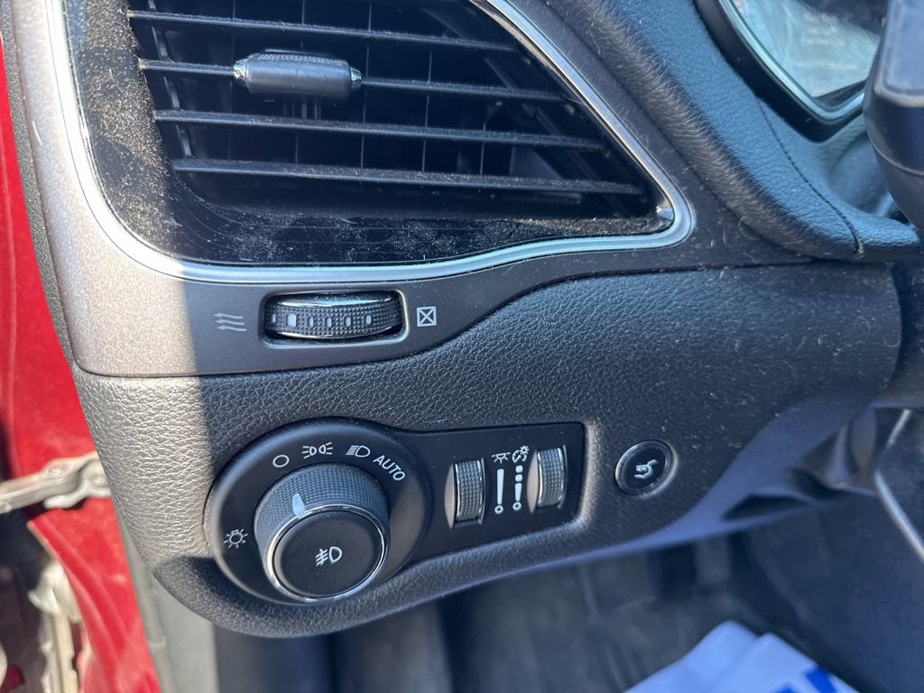 Used 2019 Jeep Cherokee Limited image 13