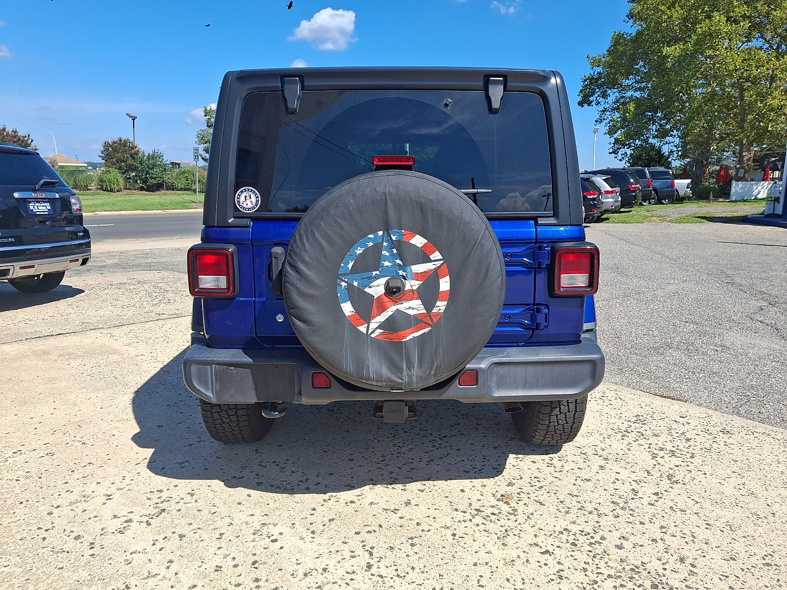 Used 2018 Jeep Wrangler Unlimited Sahara AWD/4WD image 5