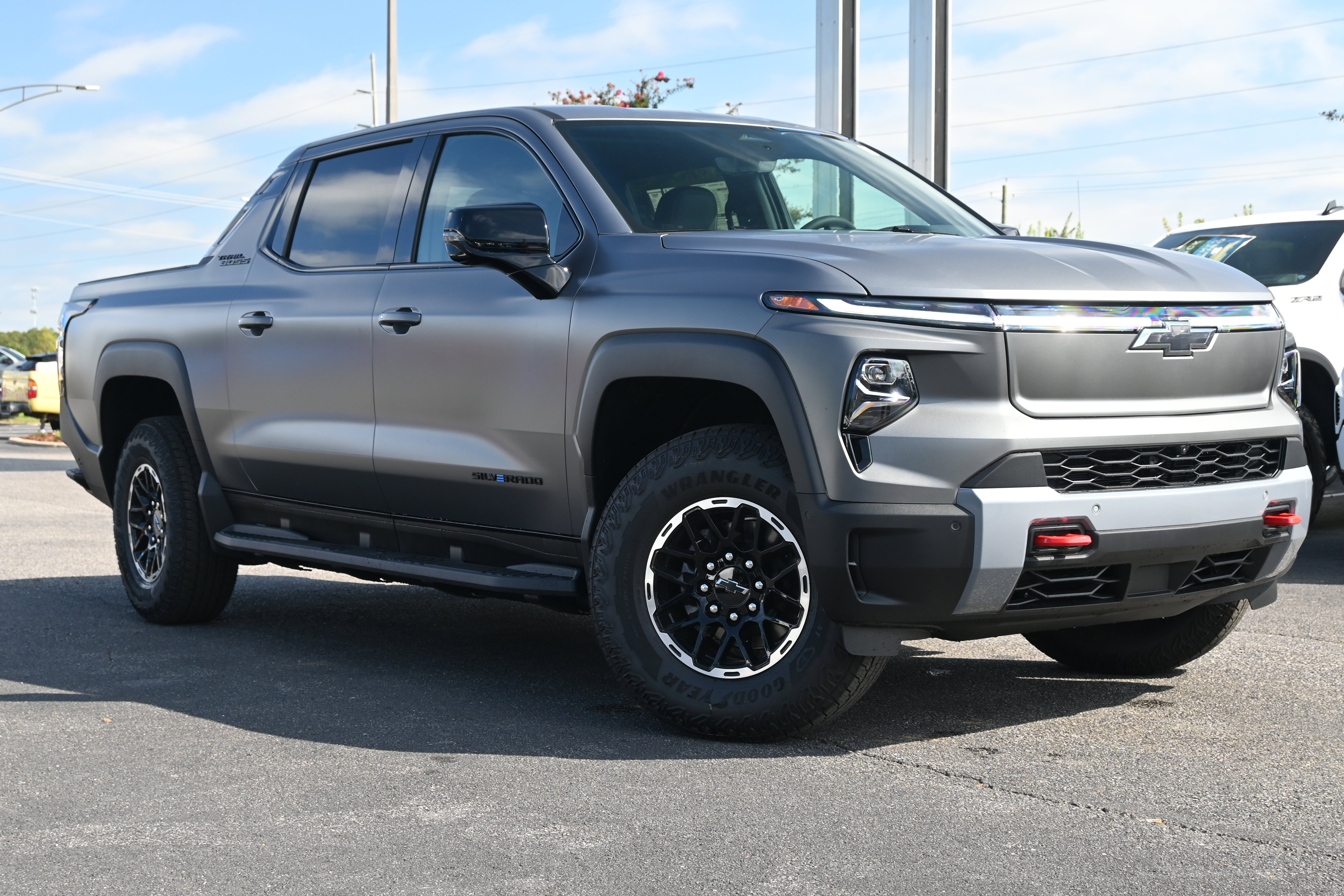 New 2026 Chevrolet Silverado EV Trail Boss w/ Premium Package image 2