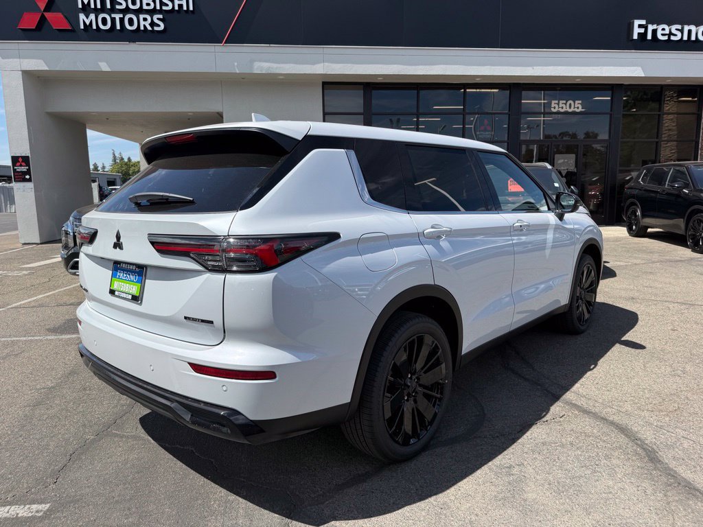 New 2026 Mitsubishi Outlander LE FWD image 11