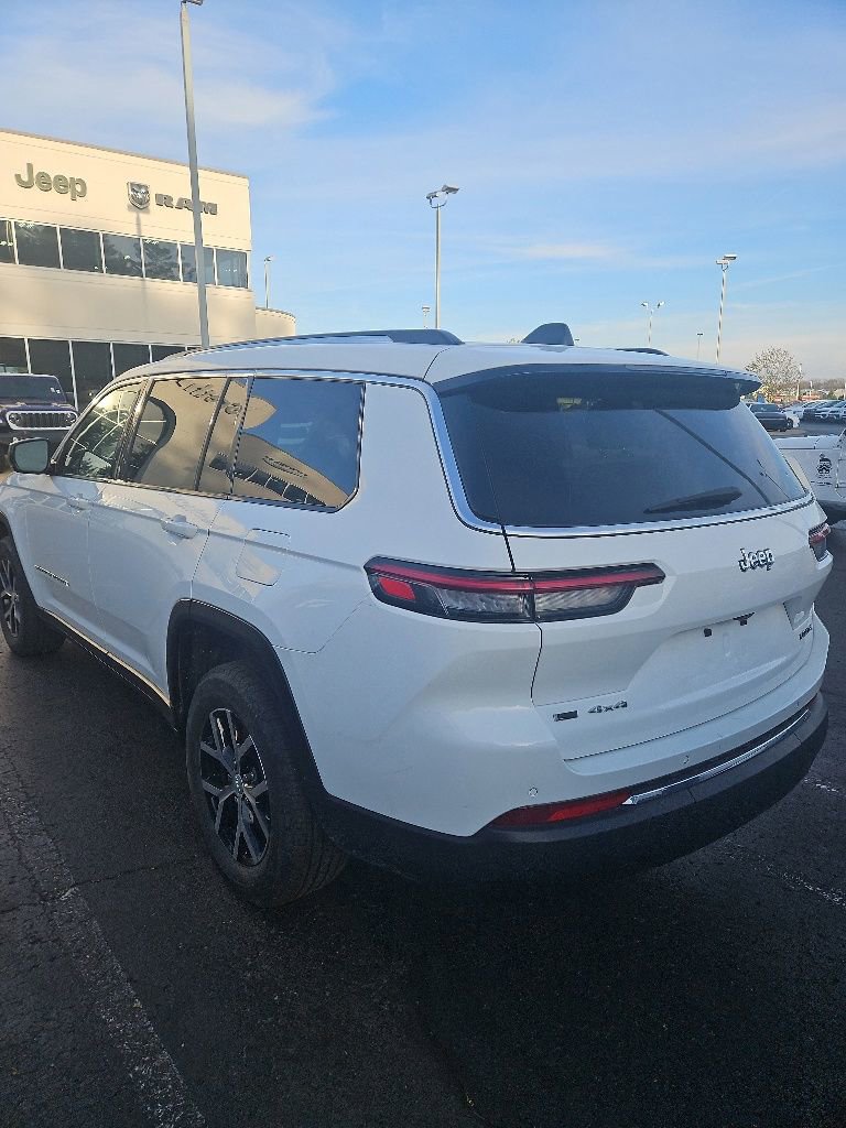 Used 2023 Jeep Grand Cherokee L Limited AWD/4WD image 6