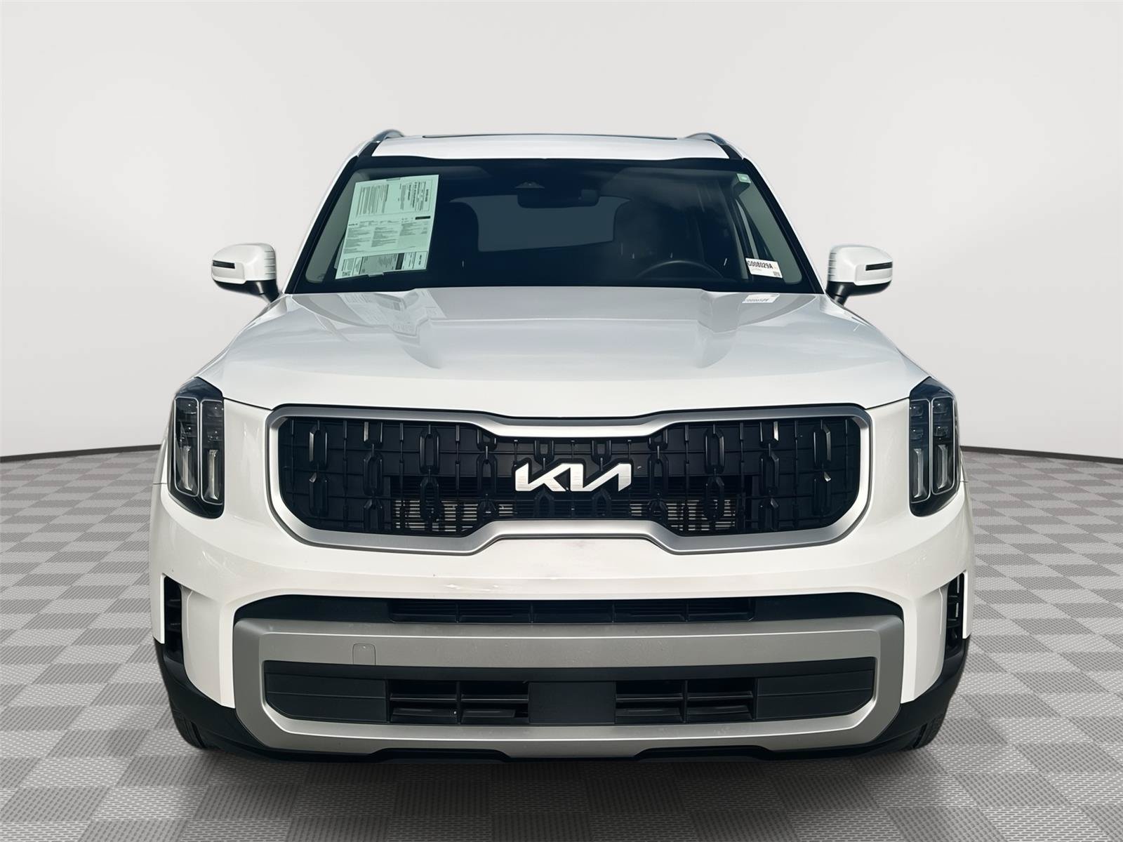 Used 2024 Kia Telluride EX w/ EX Captain's Chair Package FWD image 2