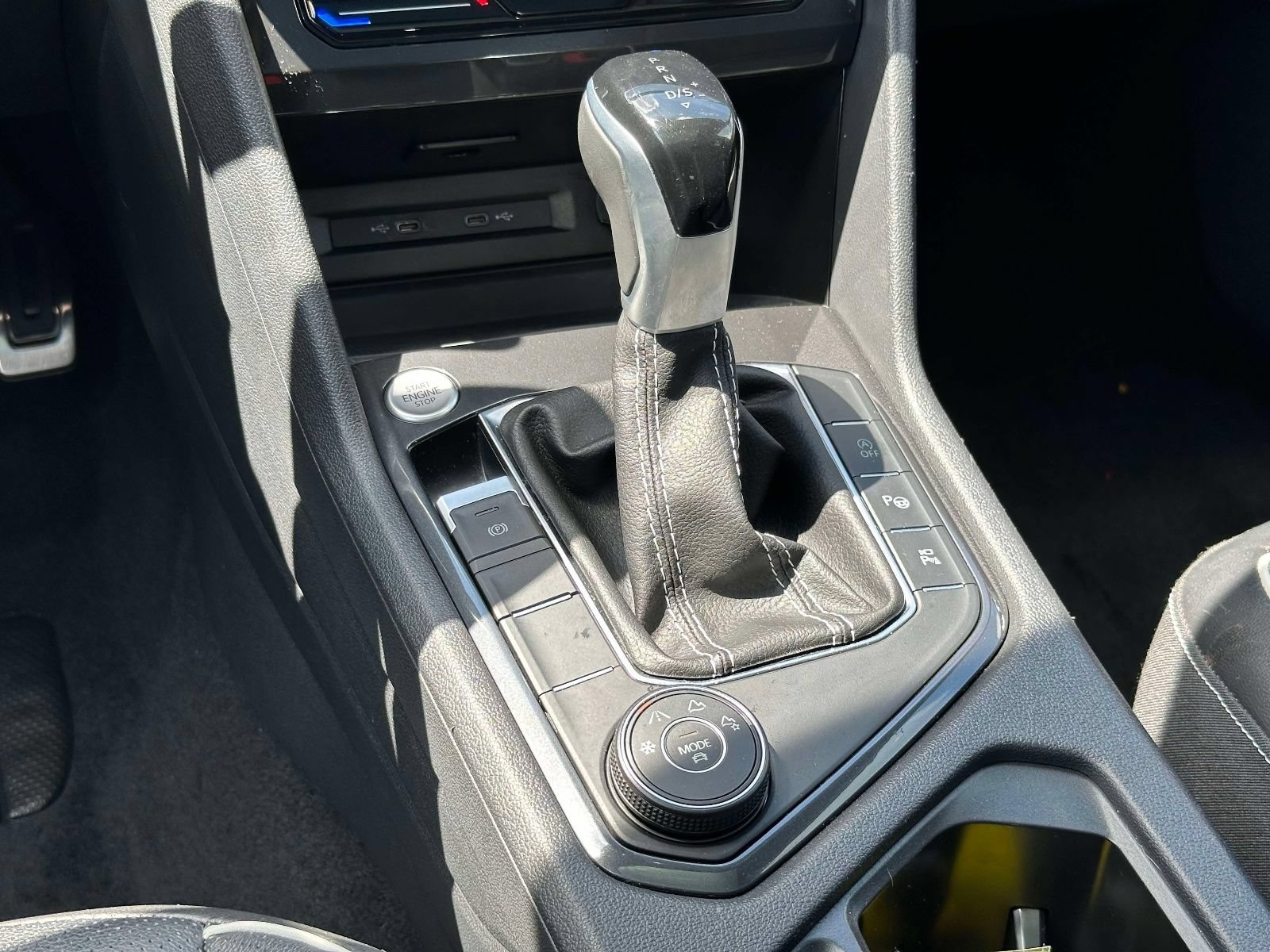 Certified 2024 Volkswagen Tiguan SEL R-Line AWD/4WD image 19