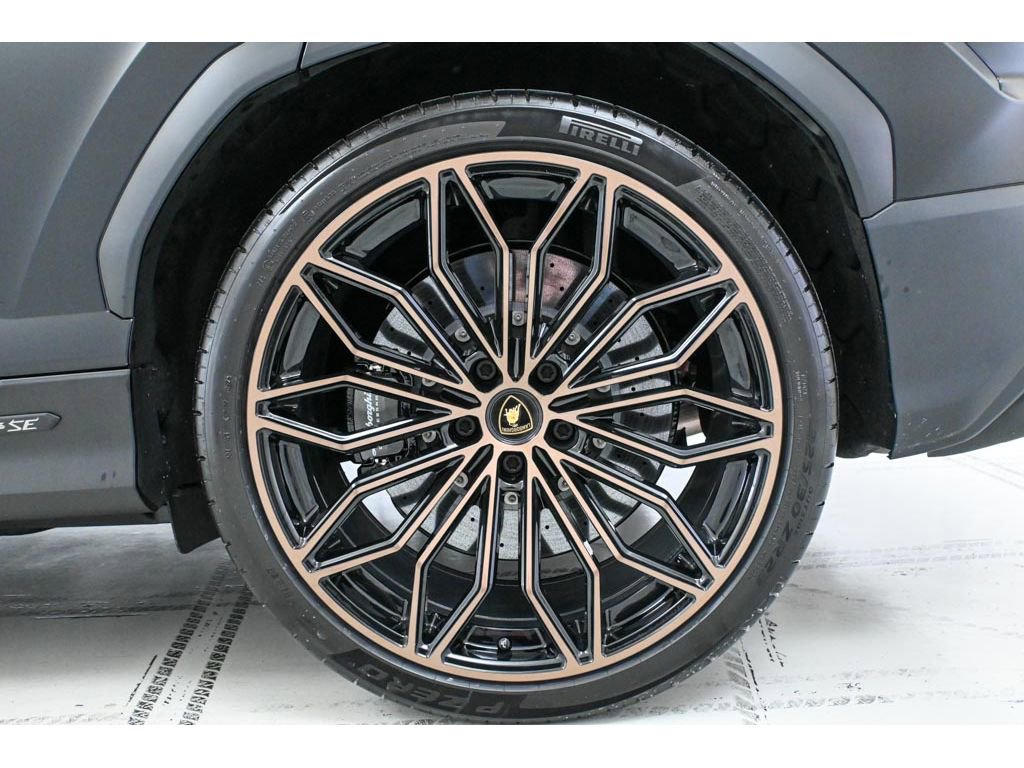 Used 2025 Lamborghini Urus SE image 34