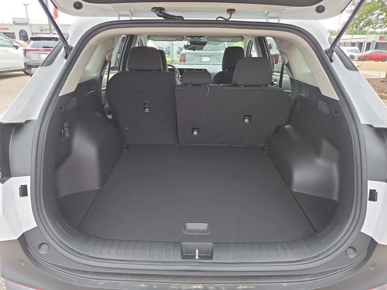 New 2026 Kia Sportage LX w/ LX Convenience Package FWD image 8