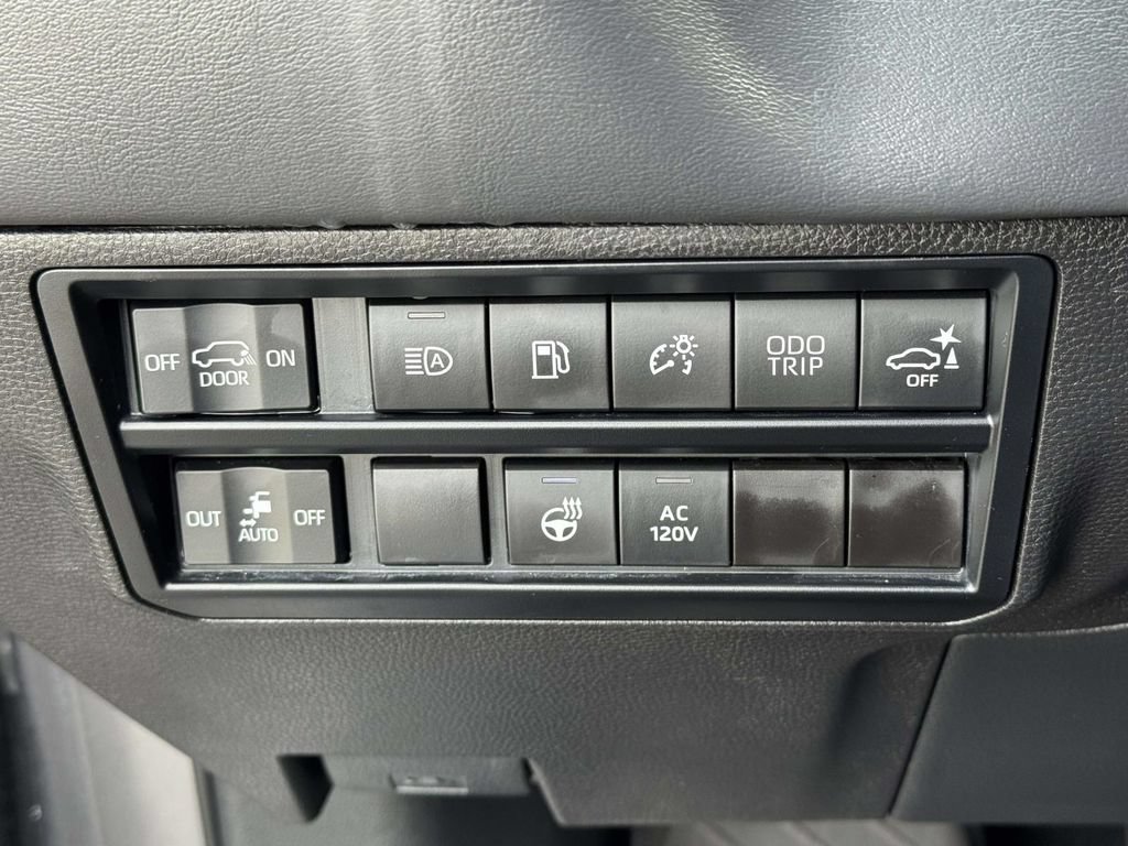 Used 2024 Toyota Sequoia Platinum AWD/4WD image 19