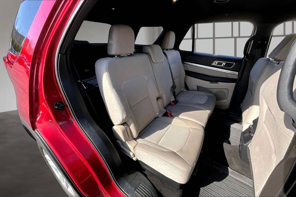Used 2019 Ford Explorer XLT image 27