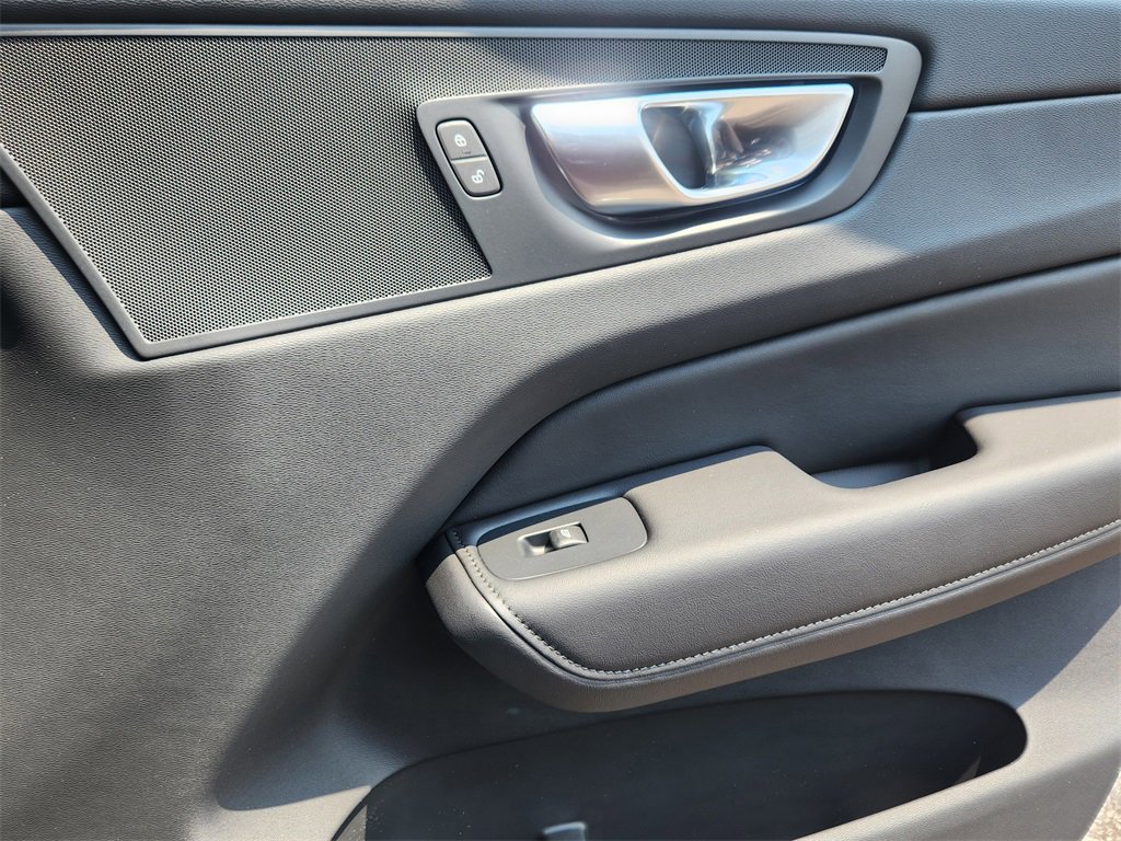 New 2025 Volvo XC60 B5 Plus w/ Protection Package Premier image 19