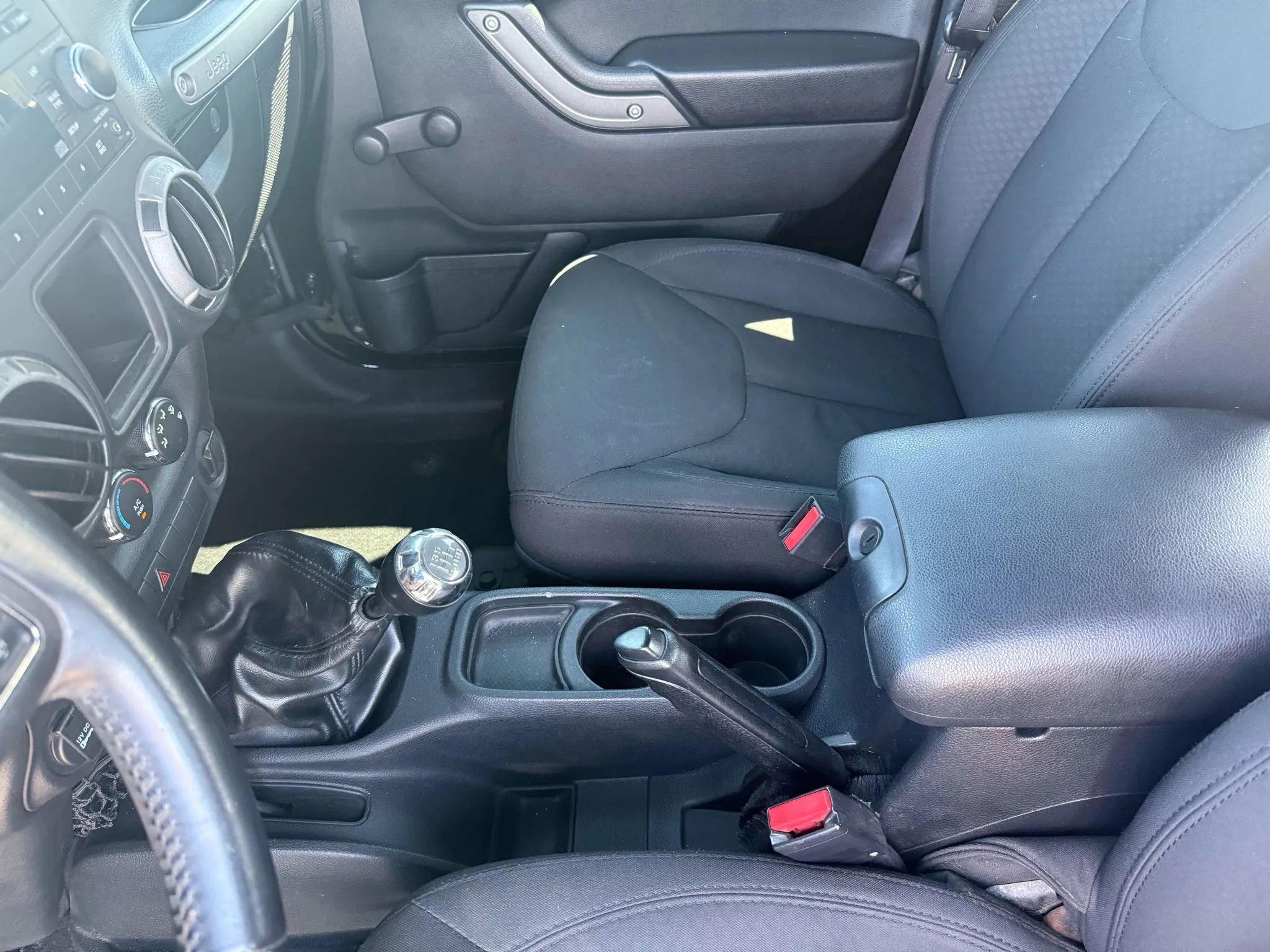 Used 2016 Jeep Wrangler Unlimited Sport w/ Connectivity Group image 13