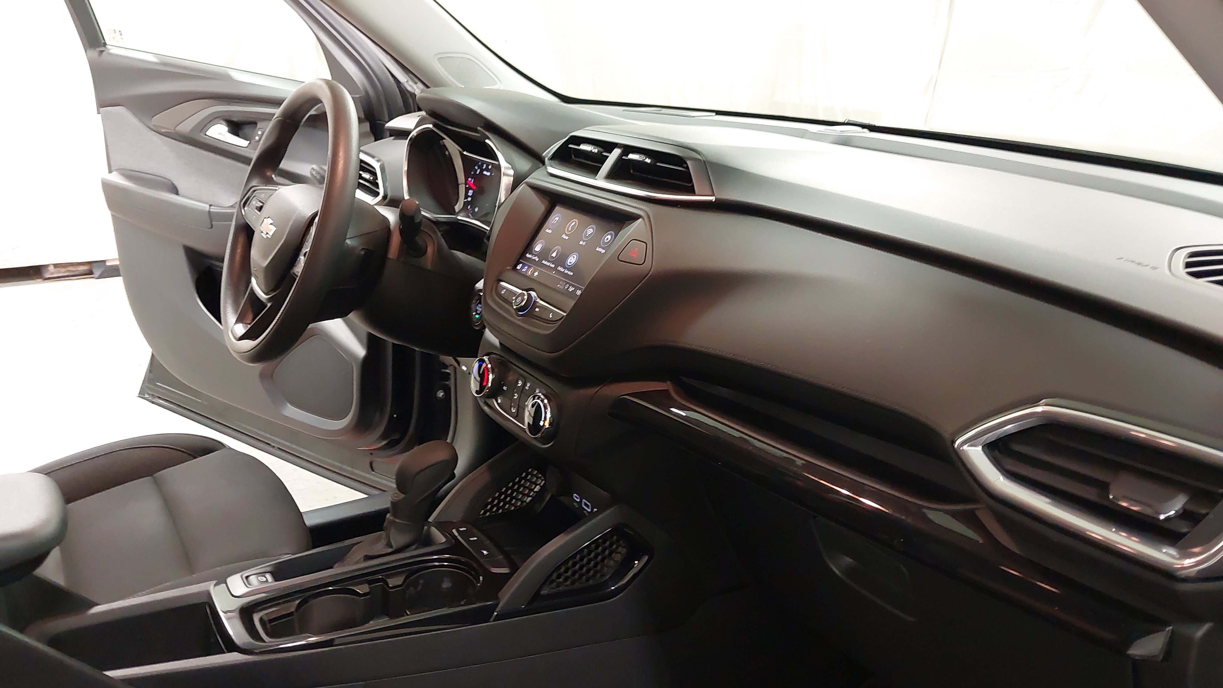 Used 2023 Chevrolet TrailBlazer LT FWD image 29