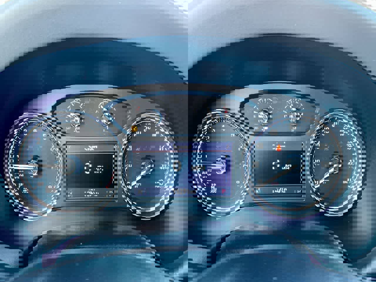 Used 2023 Buick Enclave Essence image 28