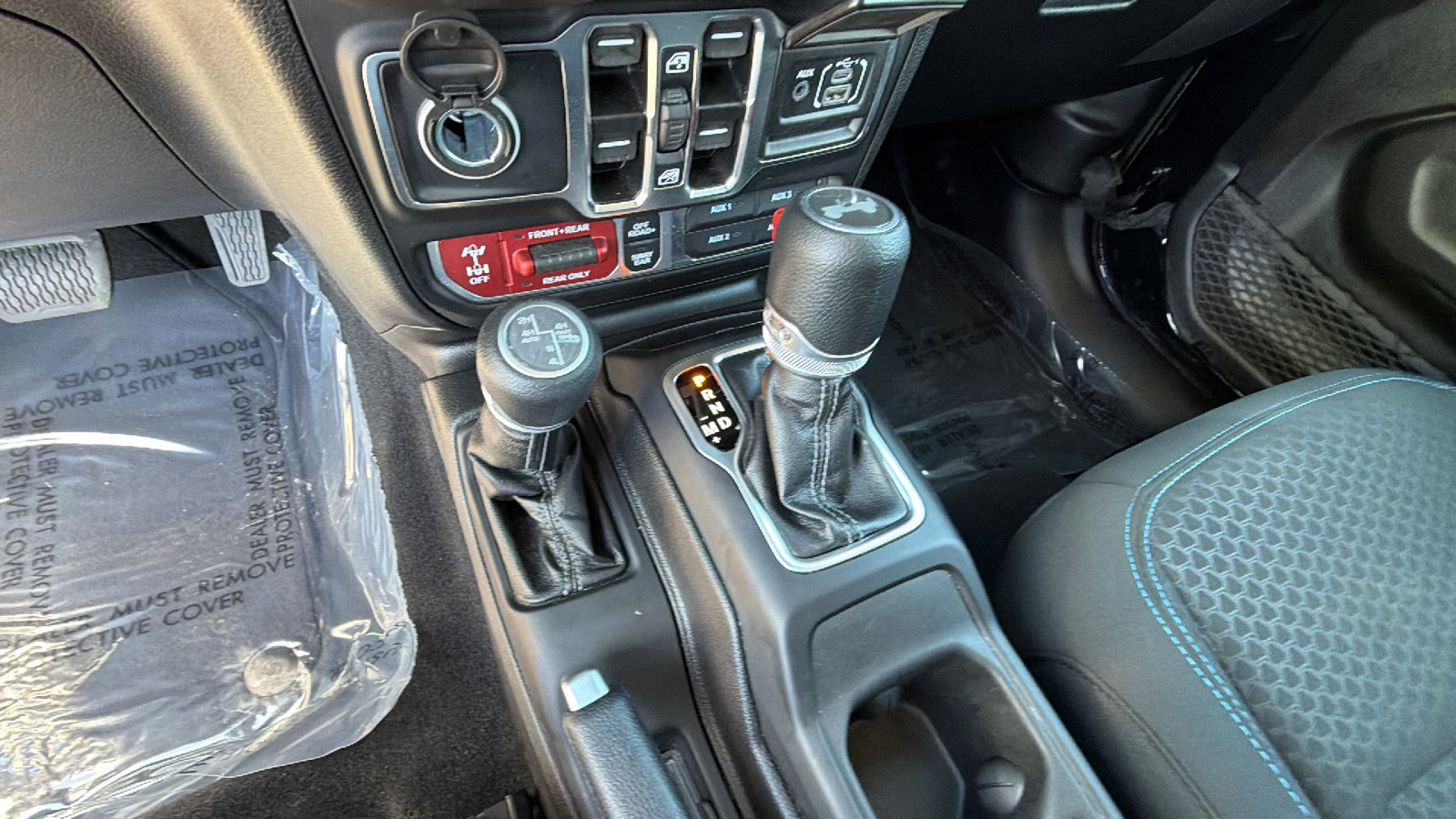 Used 2025 Jeep Wrangler Unlimited Rubicon 4xe w/ Convenience Group AWD/4WD image 31