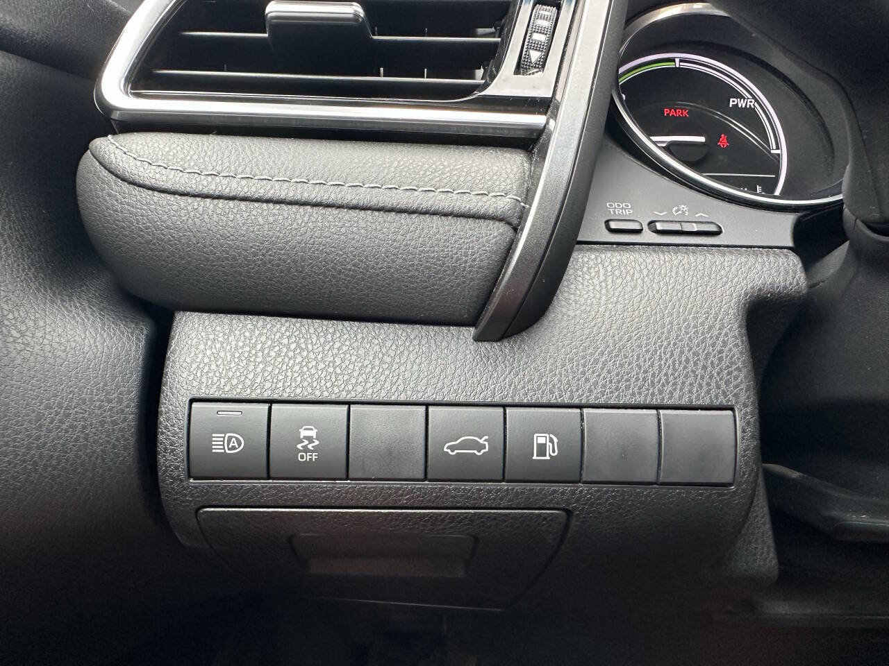 Used 2018 Toyota Camry SE image 23