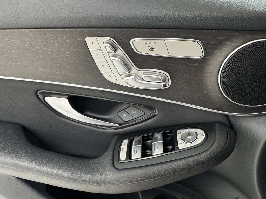 Used 2020 Mercedes-Benz GLC 300 4MATIC image 23