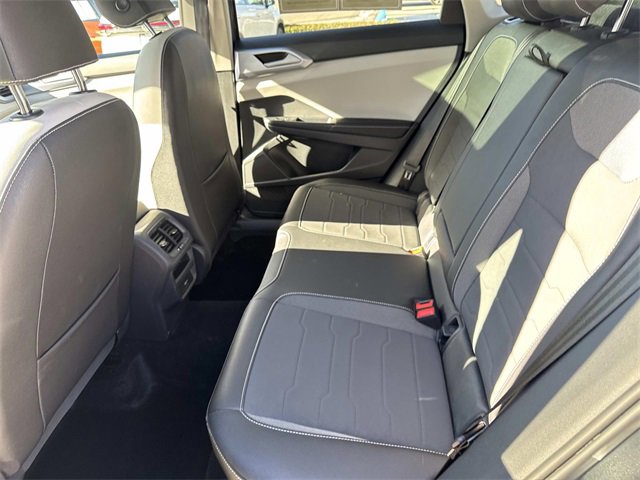 Certified 2025 Volkswagen Taos SE w/ Panoramic Sunroof Package image 11