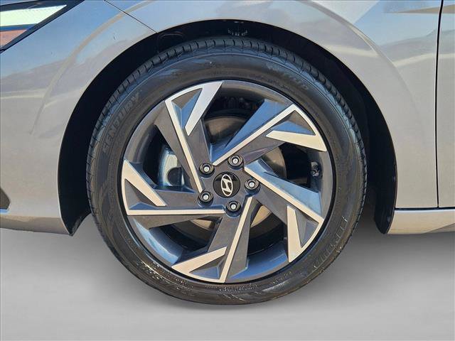 Used 2024 Hyundai Elantra Limited FWD image 25