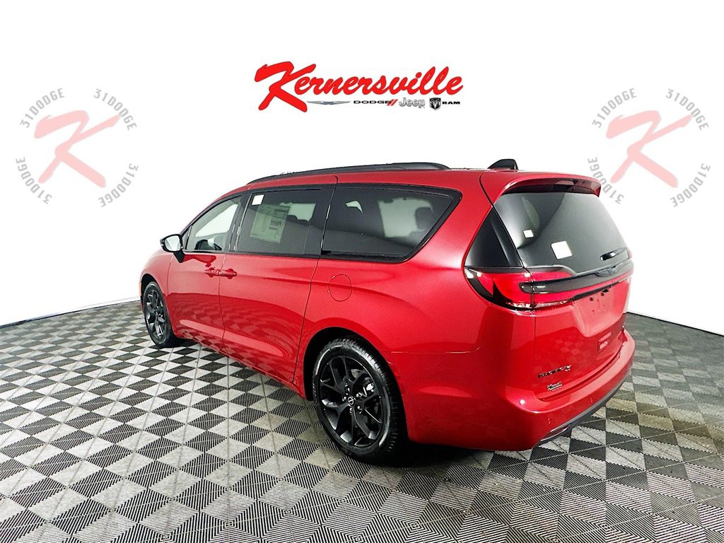 New 2026 Chrysler Pacifica Limited image 5