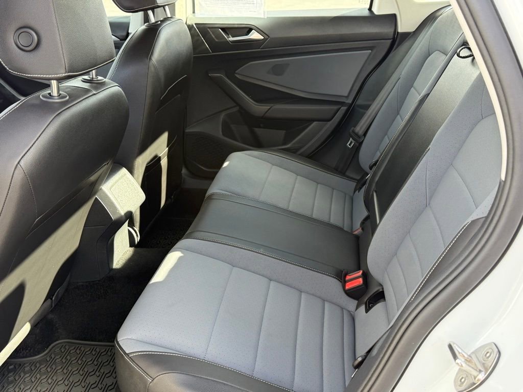 Used 2025 Volkswagen Jetta SE image 23