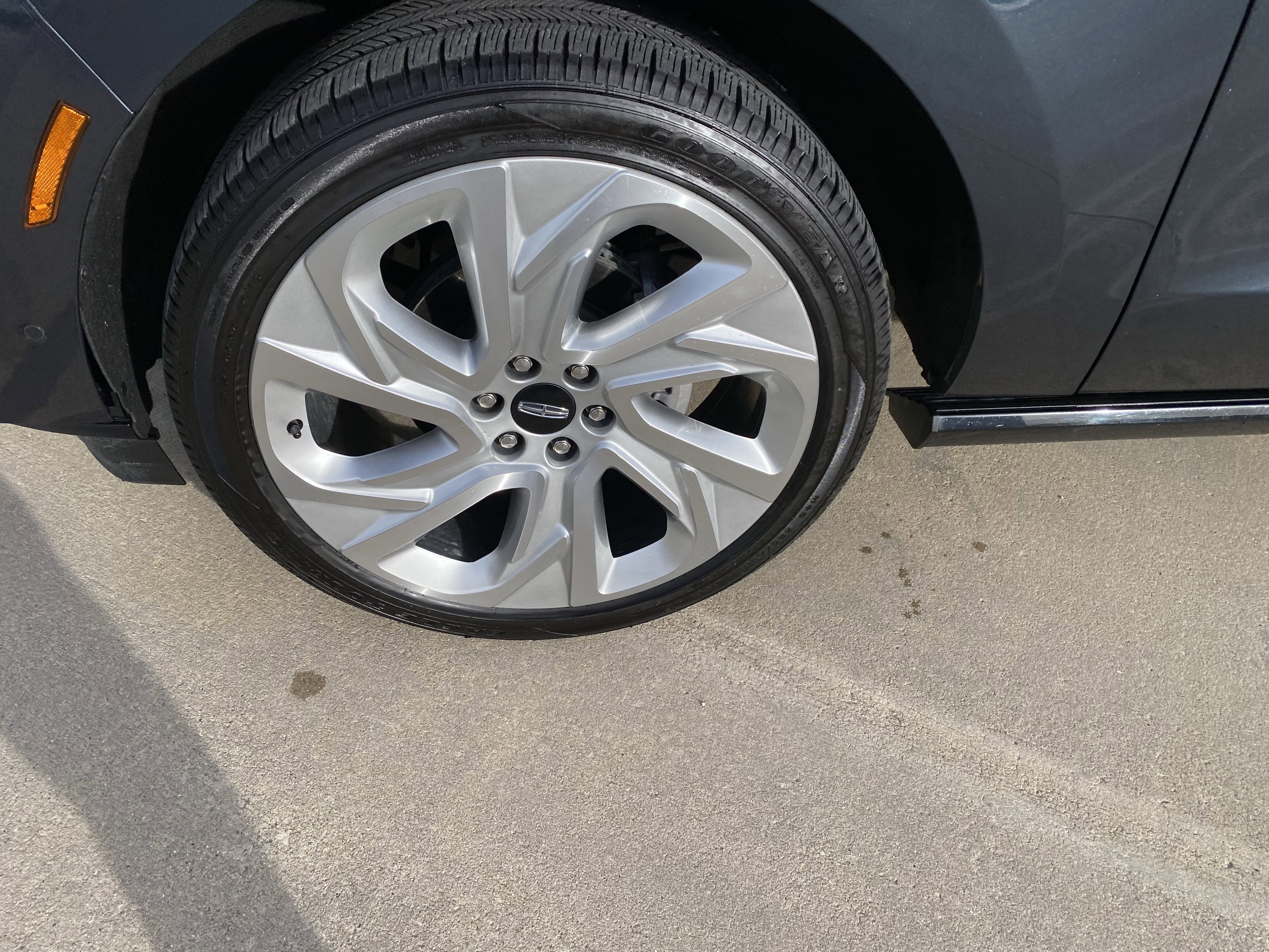 Used 2025 Lincoln Navigator L Reserve image 2