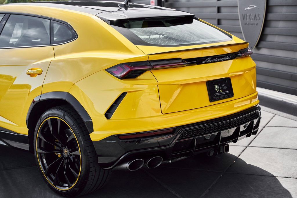 Used 2021 Lamborghini Urus AWD/4WD image 10