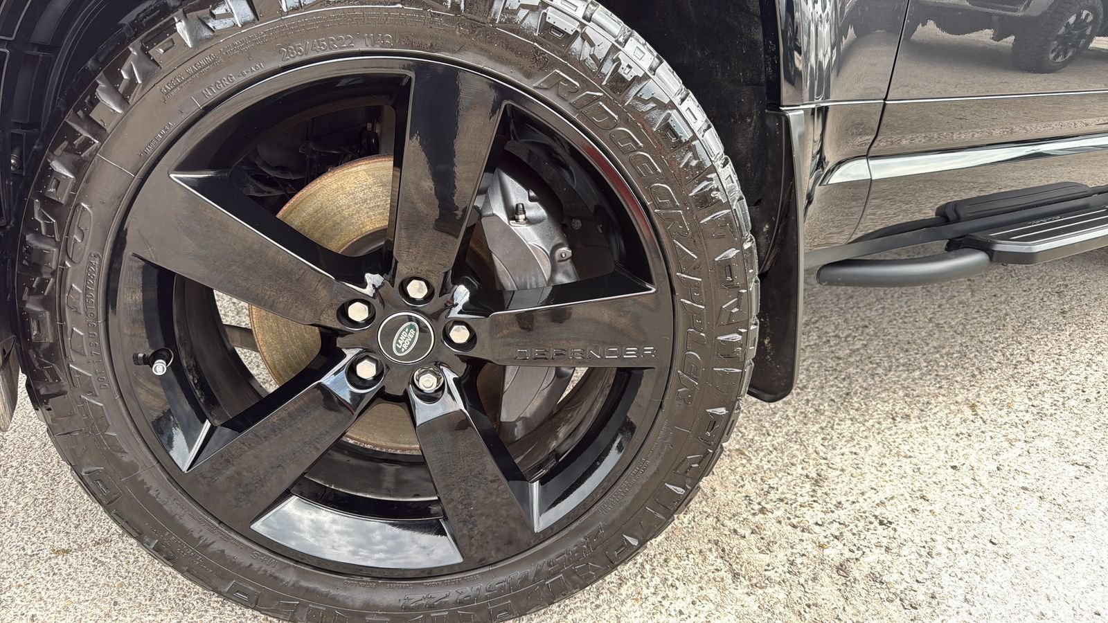 Used 2024 Land Rover Defender 130 X-Dynamic SE AWD/4WD image 30