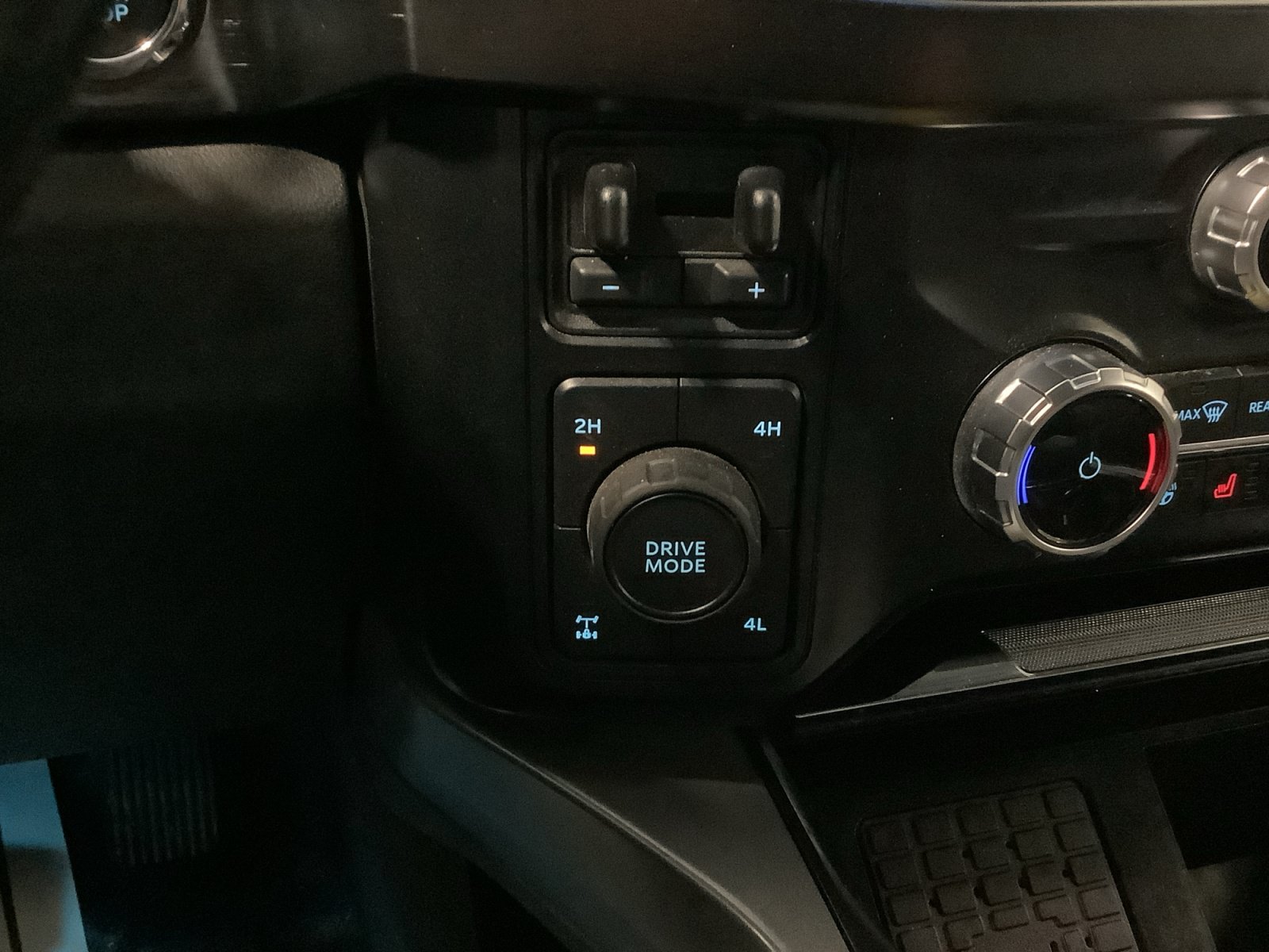 Used 2023 Ford F350 Lariat w/ Lariat Ultimate Package AWD/4WD image 19