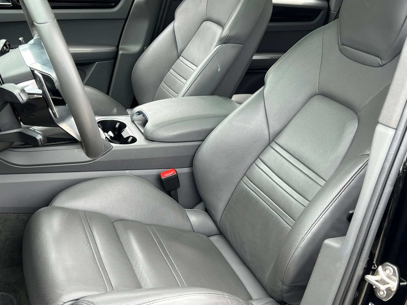 Certified 2023 Porsche Cayenne AWD/4WD image 5