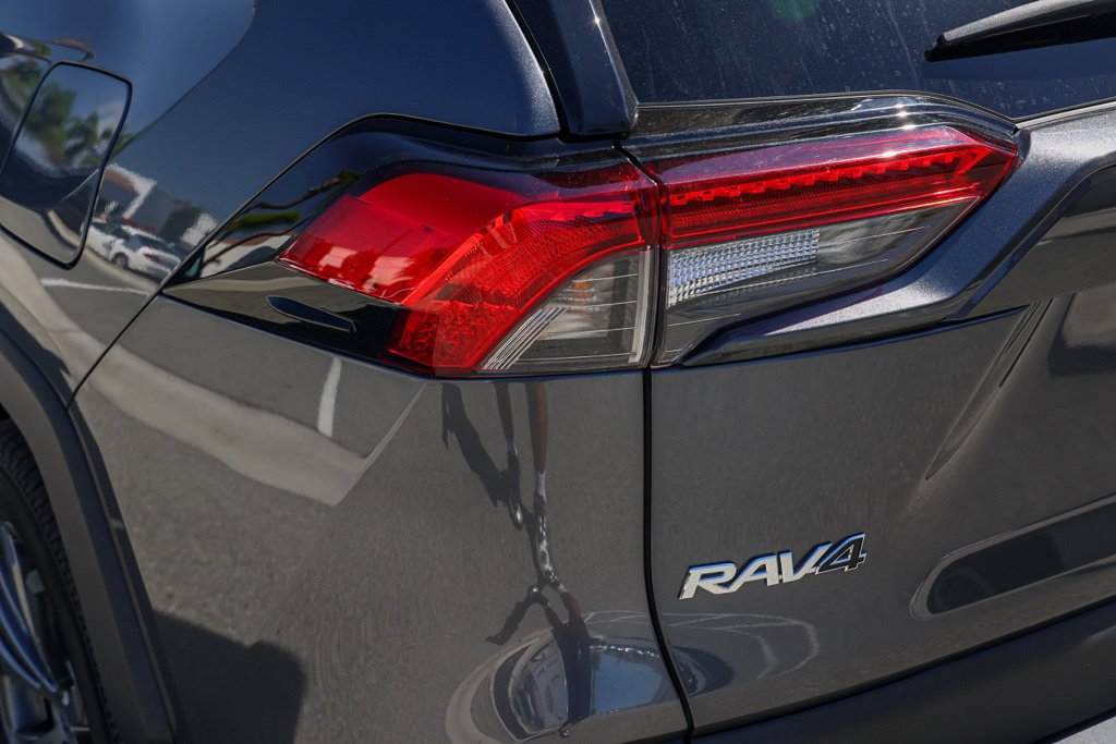 Used 2022 Toyota RAV4 XLE Premium AWD/4WD image 8