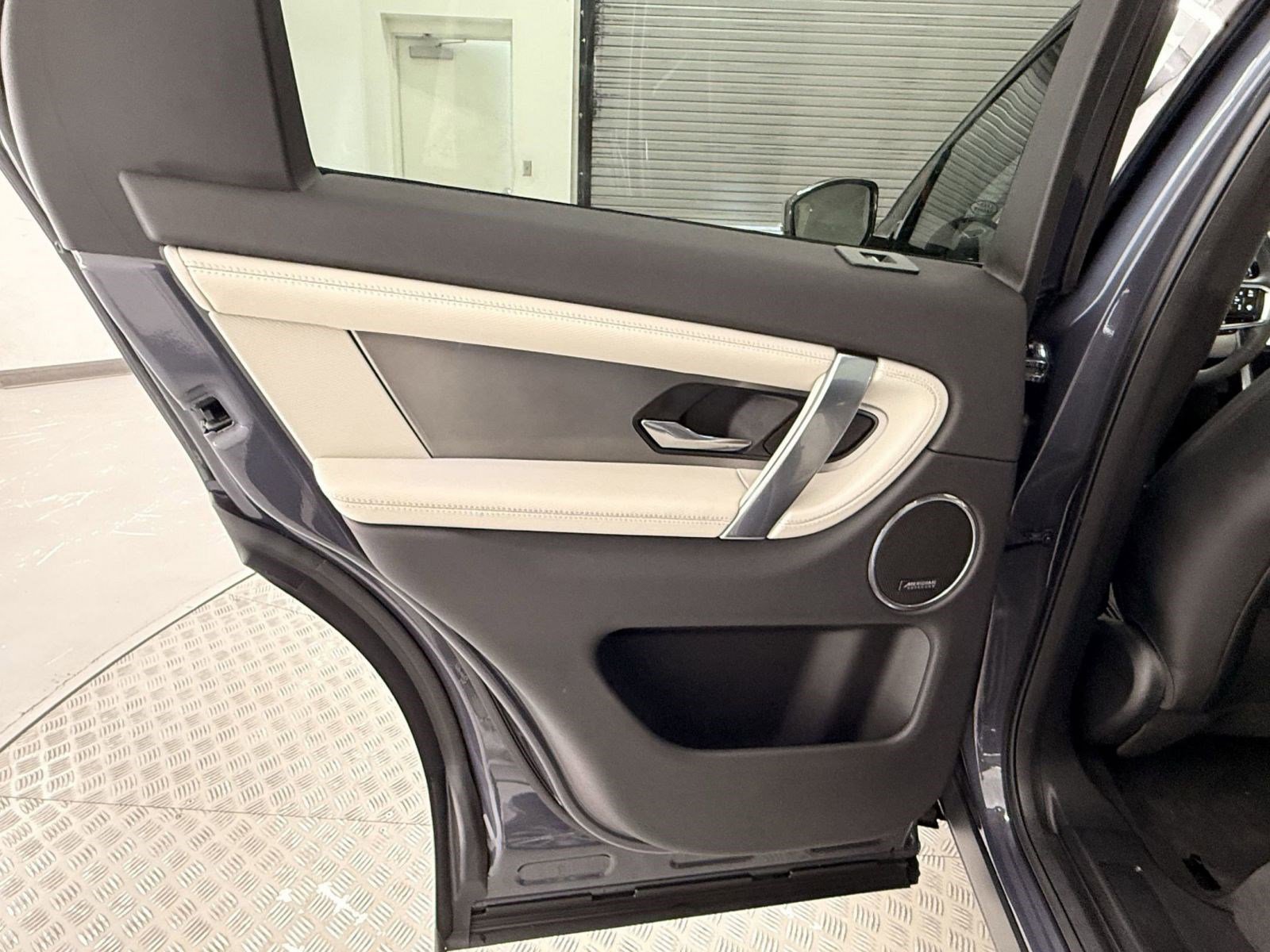 Used 2025 Land Rover Discovery Sport Dynamic SE image 30