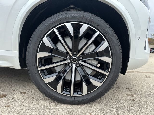 New 2026 Volvo XC90 B6 Plus w/ Protection Package Premier image 9