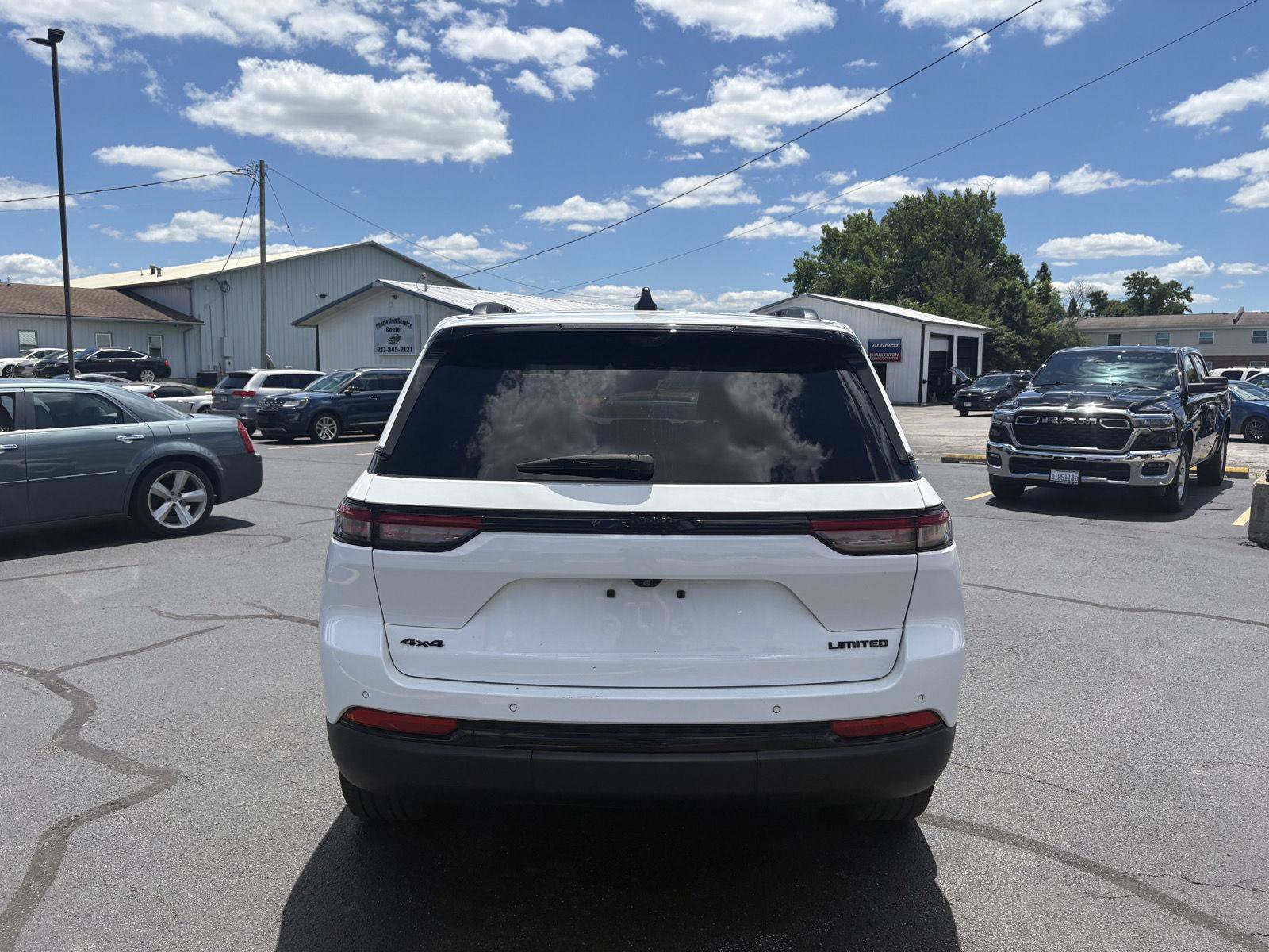 Used 2023 Jeep Grand Cherokee Limited w/ Luxury Tech Group II AWD/4WD image 9